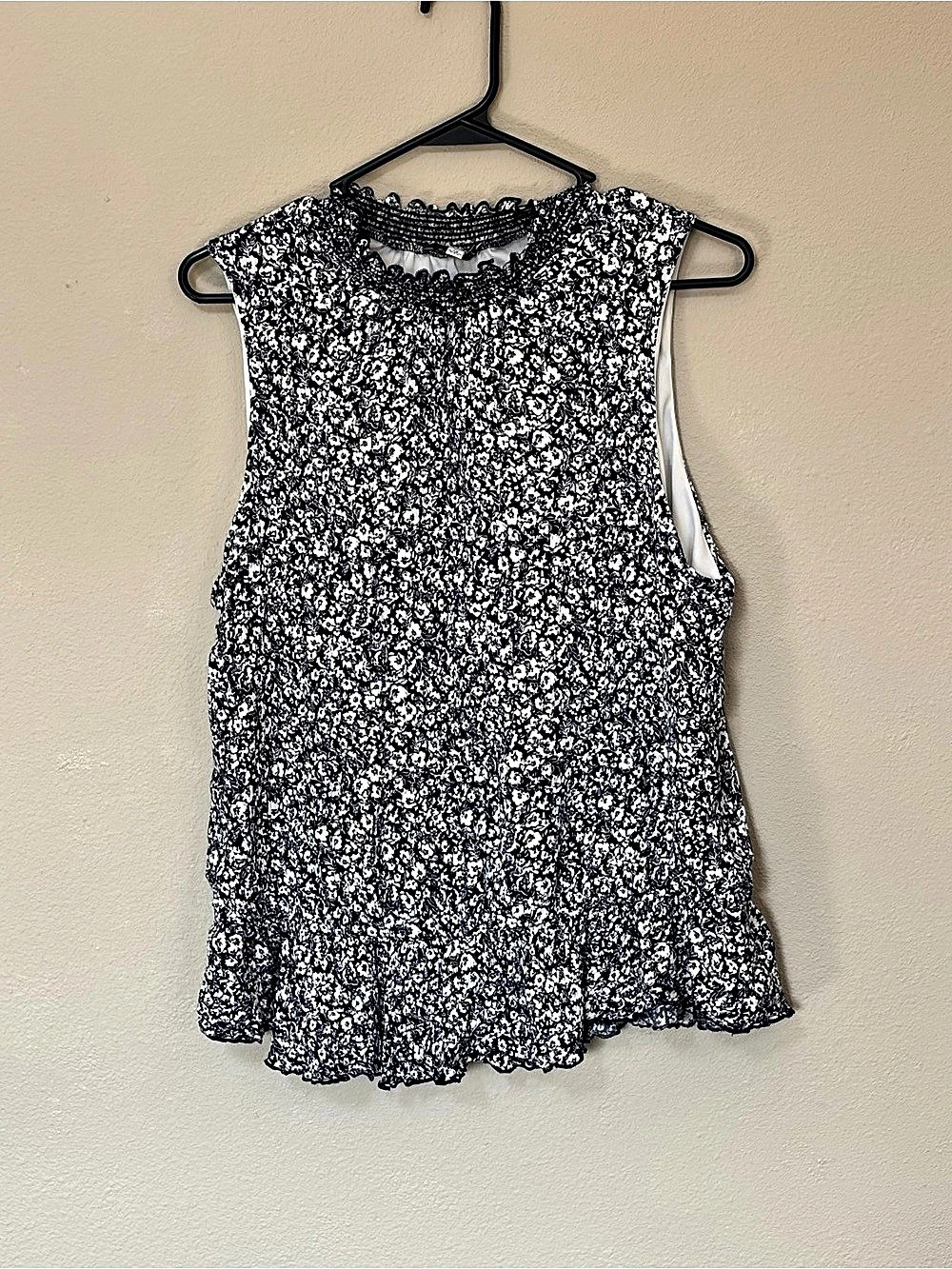 White Birch Size 1X Ditsy Floral Ruffle Tank Top